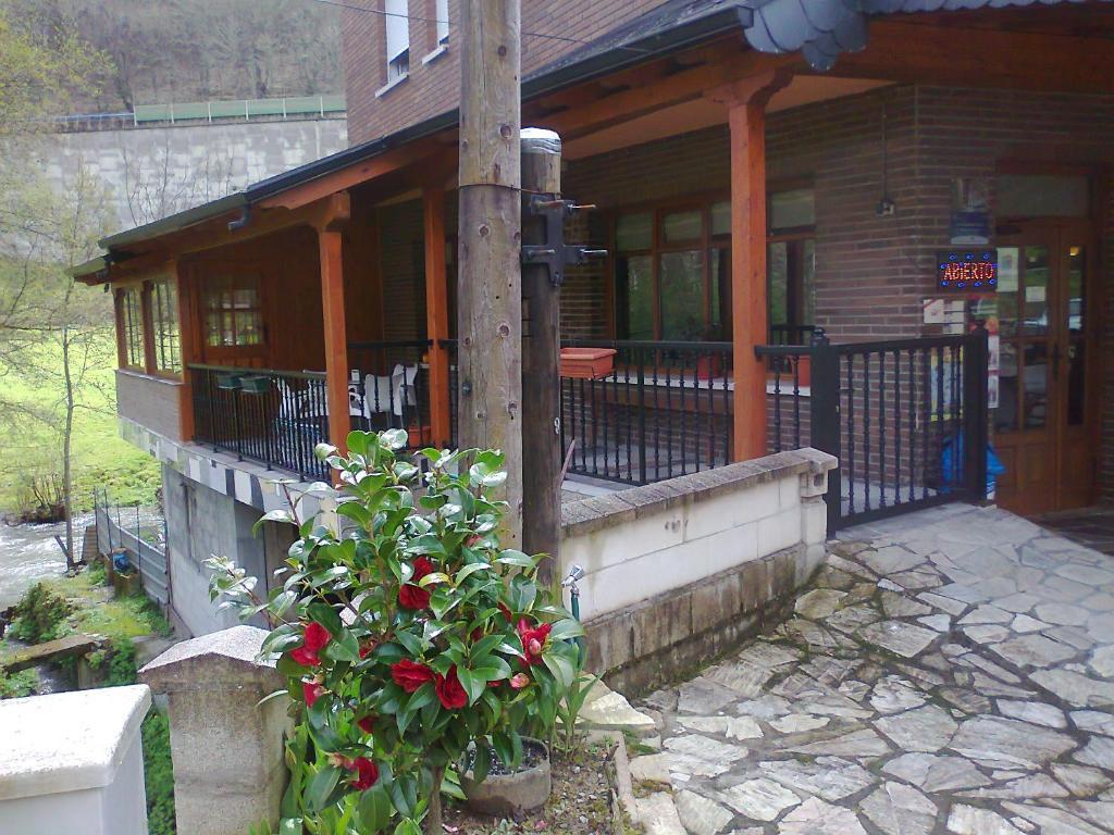 La Portela de Valcarce Hostal El Peregrino المظهر الخارجي الصورة