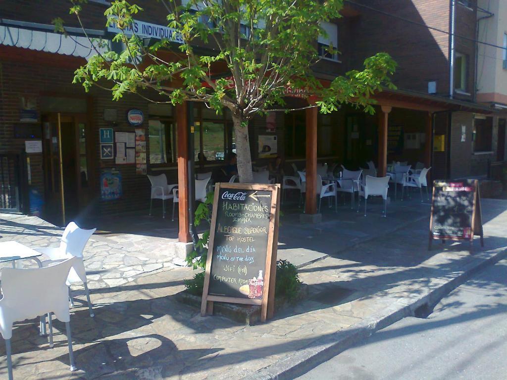 La Portela de Valcarce Hostal El Peregrino المظهر الخارجي الصورة