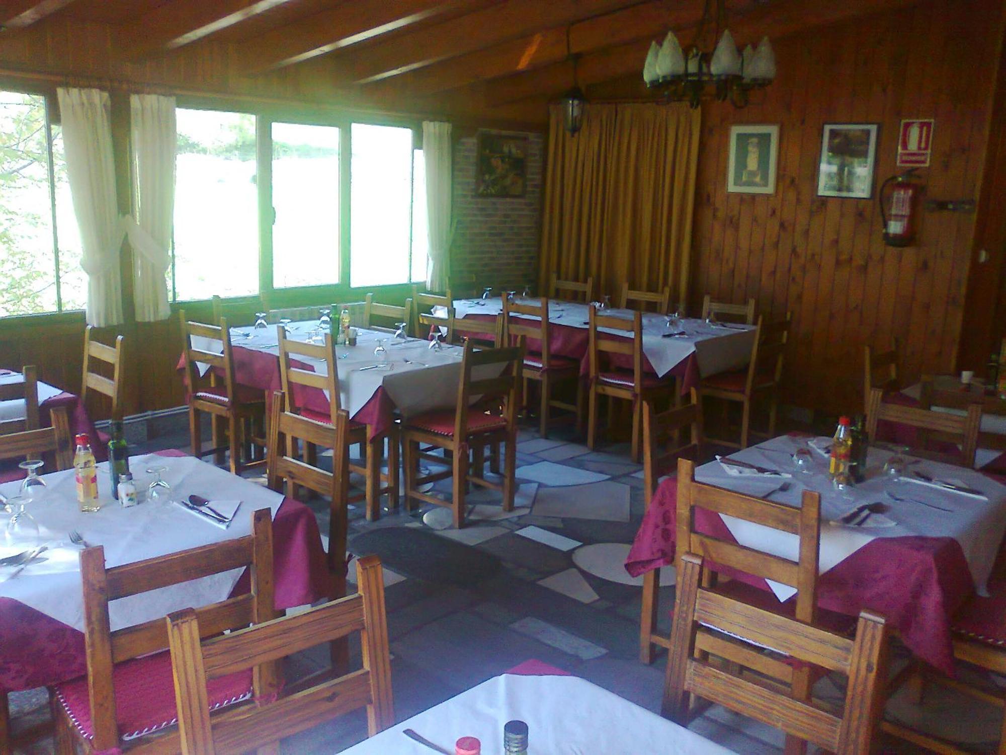 La Portela de Valcarce Hostal El Peregrino المظهر الخارجي الصورة