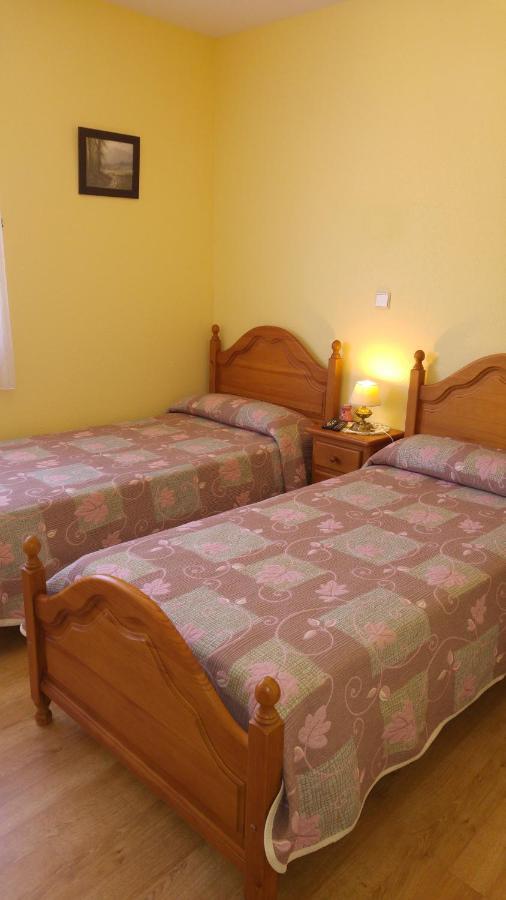 La Portela de Valcarce Hostal El Peregrino المظهر الخارجي الصورة
